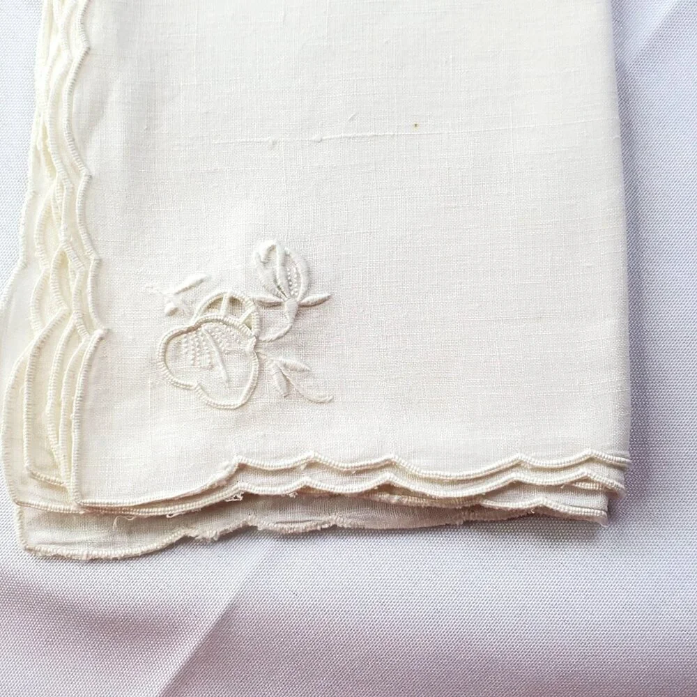 6 VTG Linen Embroidered Scalloped Edge Cocktail Napkins White Floral appliqué